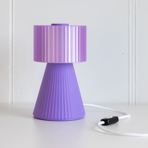 Lustra Plissé table lamp in Lavender Violet on white background with cable