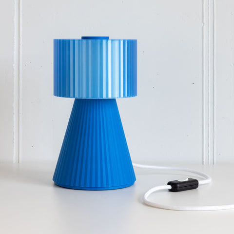 Lustra Plissé table lamp in Ocean Blue on white background with cable