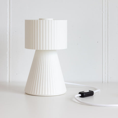 Lustra Plissé table lamp in Glacier White on white background with cable